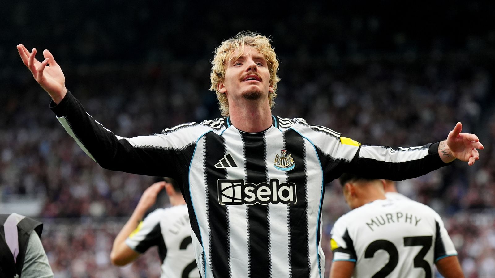 Transfer Centre LIVE! Football transfer news, updates and rumours