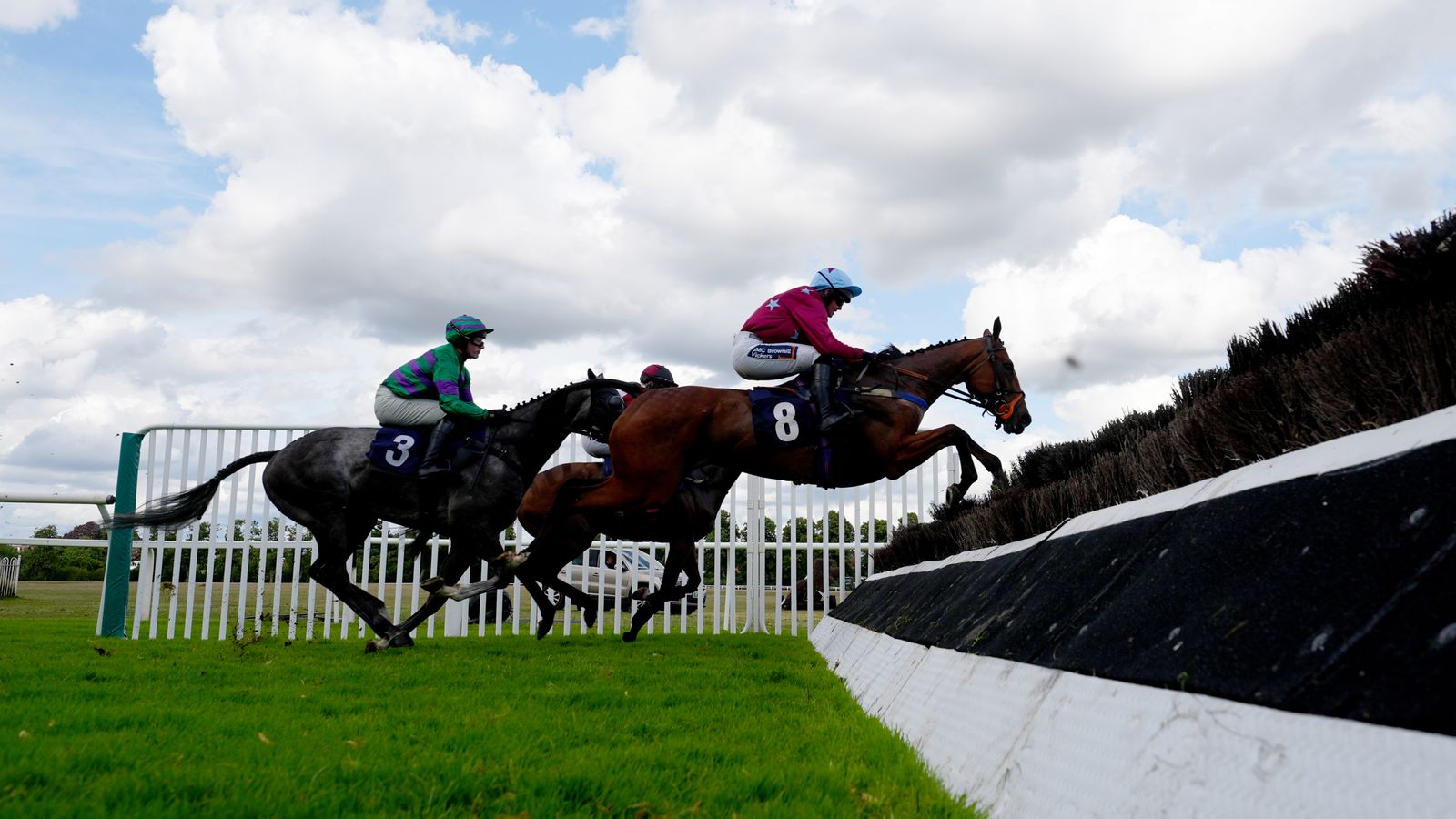 Today on Sky Sports Racing: Worcester and Brighton host live action