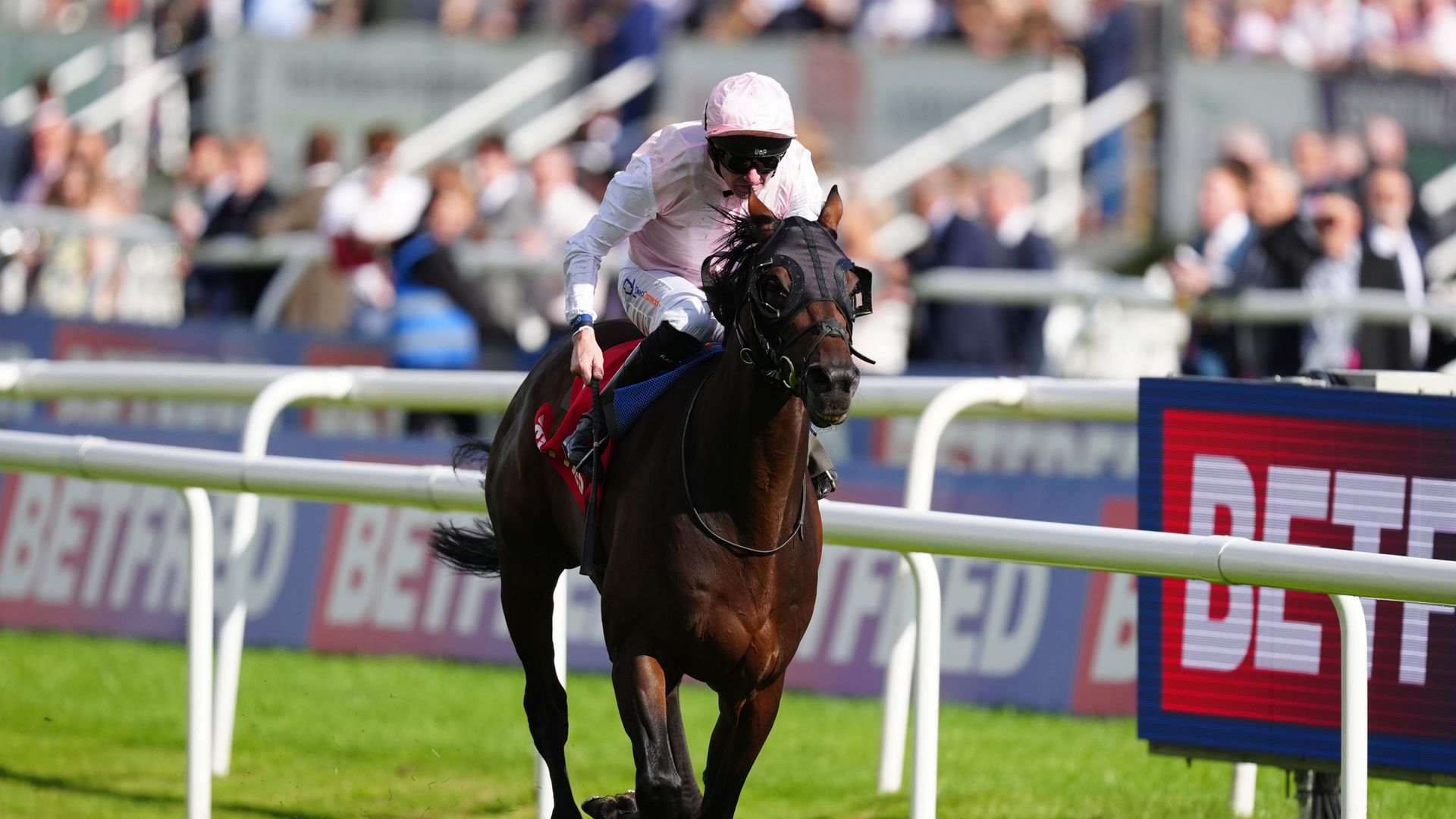 Sweet victory for Gosdens as William defends Doncaster Cup crown