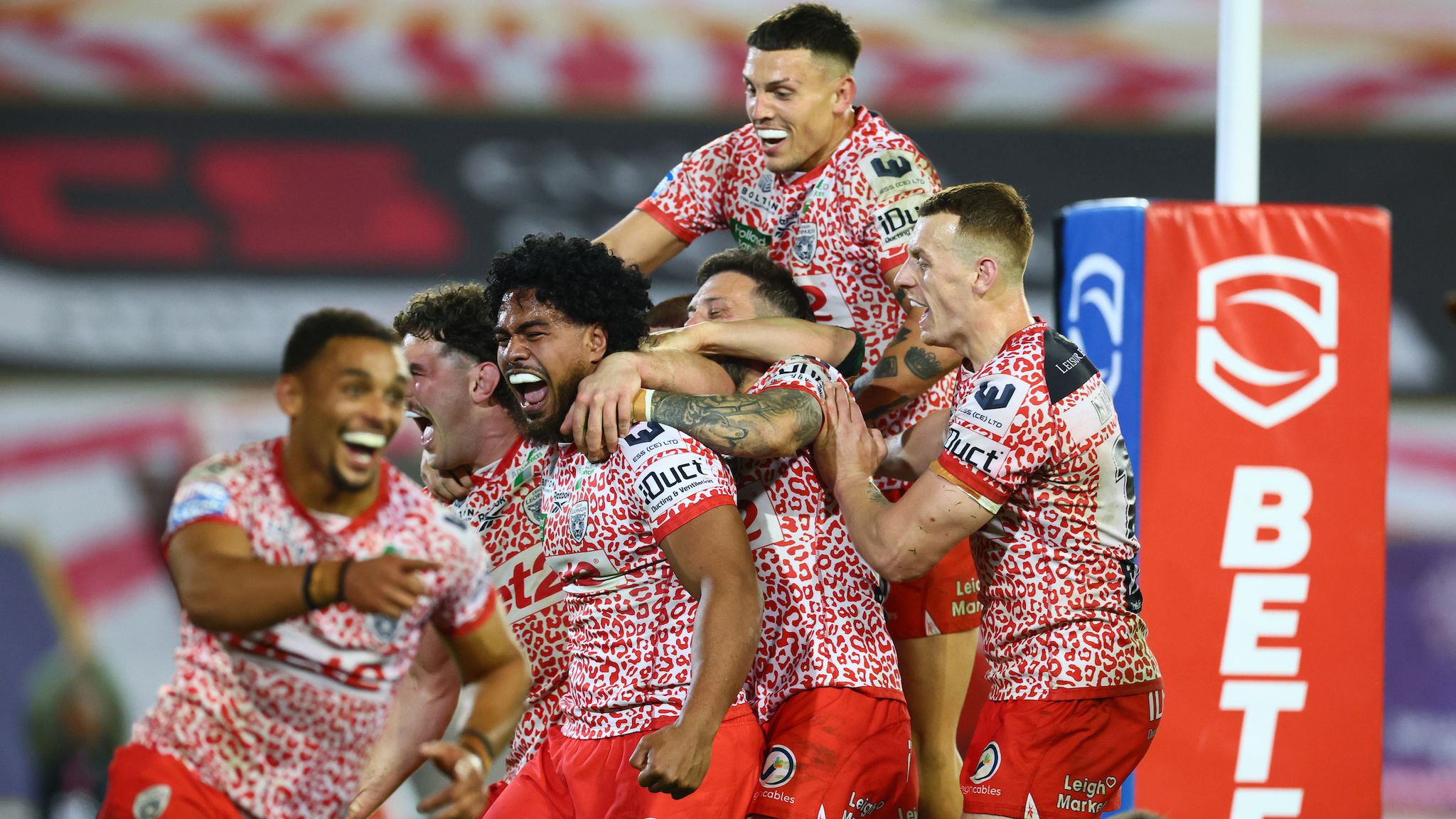 Leigh Leopards 26-10 Wakefield Trinity: Leigh set up semi-final