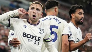 Jarrod Bowen celebrates with his West Ham team-mates after equalising at Everton