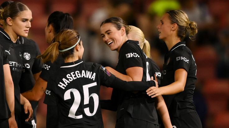 Grace Clinton scored on her Manchester City debut