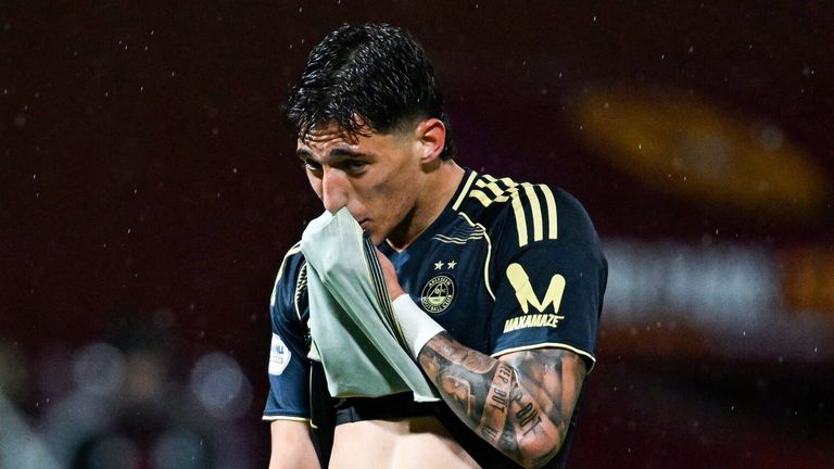 Aberdeen's Marko Lazetic looks dejected as his shot goes wide of the target during a Premiership match between Motherwell and Aberdeen 