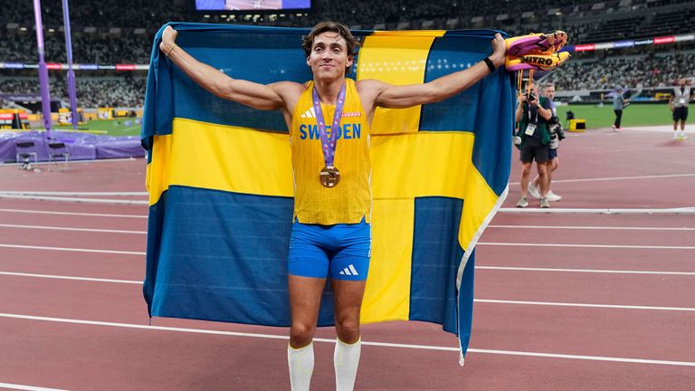 Sweden's Armand Duplantis celebrates after winning the men's pole vault final and setting a world record at the World Athletics Championships in Tokyo, Monday, Sept. 15, 2025. (AP Photo/Ashley Landis)