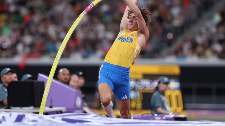 Armand DUPLANTIS of Sweden makes his attempt of 6.00m during the men's pole vault final at the World Athletics Championships at the Japan National Stadium in Tokyo, on Monday, September 15, 2025. ( The Yomiuri Shimbun via AP Images )