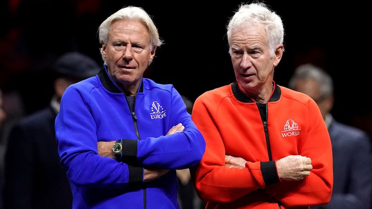 Il capitano del Team Europe Bjorn Borg (a sinistra) e il capitano del mondo John McEnroe il terzo giorno della Laver Cup dell'O2 Arena, Londra. Immagine dat