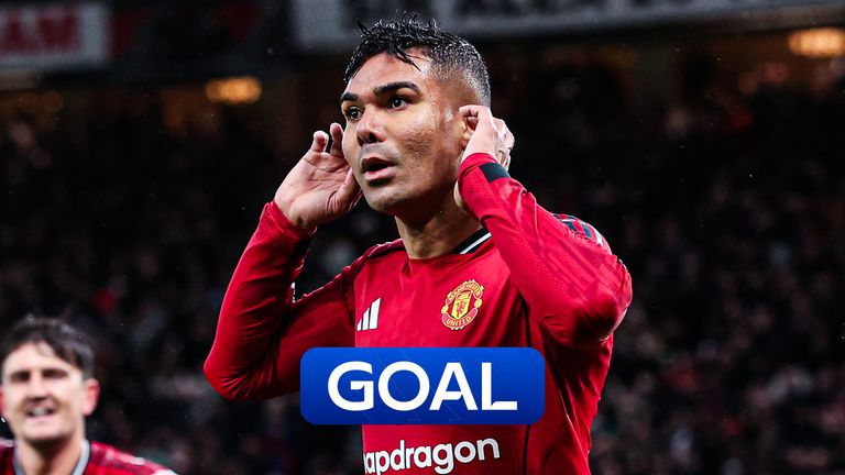 Casemiro scores.