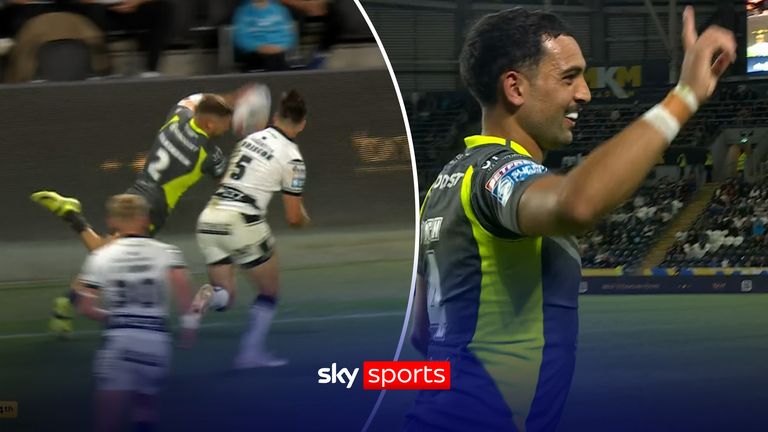 Catalans Dragons score impressive try.