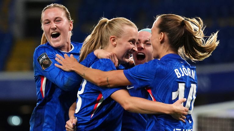 Chelsea began their title defence with victory over Man City