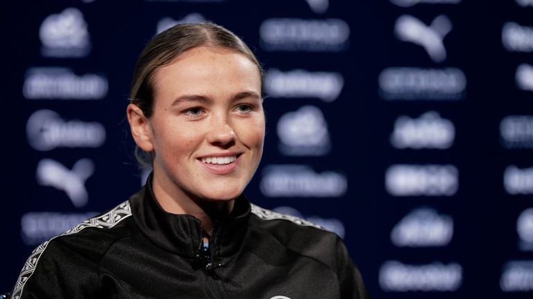 Grace Clinton excited to join her Manchester City teammates after signing from Manchester United
