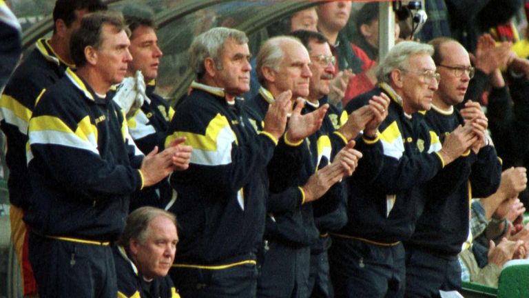 El fallecido Craig Brown (izquierda segundo) fue el último gerente en llevar a Escocia a una Copa Mundial