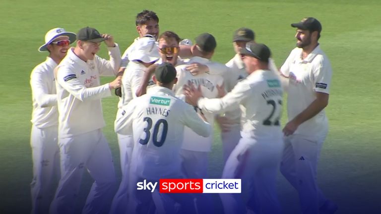 Notts celebrate win against Surrey.