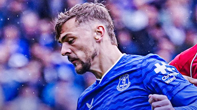 Dewsbury Hall receives a strange yellow card for Everton