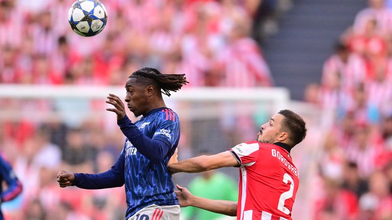 Arsenal's Eberechi Eze, left, and Athletic Bilbao's Andoni Gorosabel fight for the ball during the Champions League game