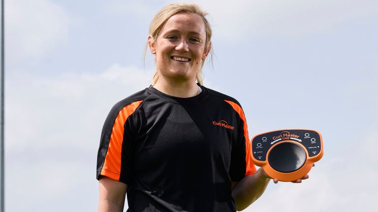 Erin Cuthbert con Curl Master One