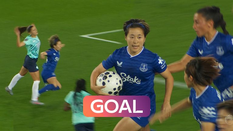 Jana Fernandez brings down Yuka Momiki in the box to give away a penalty to the home side in which, Yuka Momiki steps up and converts from the spot. 