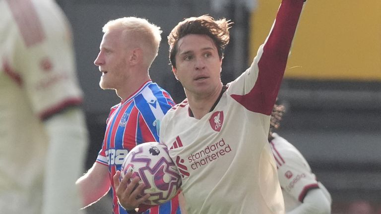 Federico Chiesa de Liverpool celebra su equilibrio