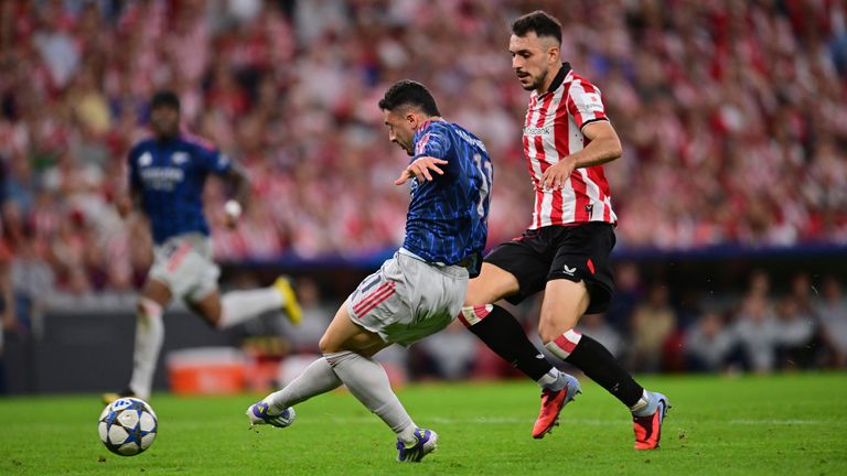 Arsenal's Gabriel Martinelli scores the opening goal of his team during the Champions League opening phase match in Bilbao 