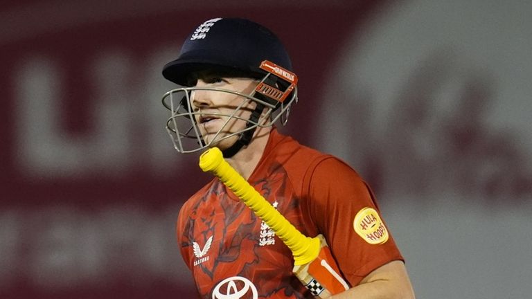Il capitano dell'Inghilterra Harry Brook parte dopo essere stato licenziato nel primo T20 internazionale contro il Sudafrica