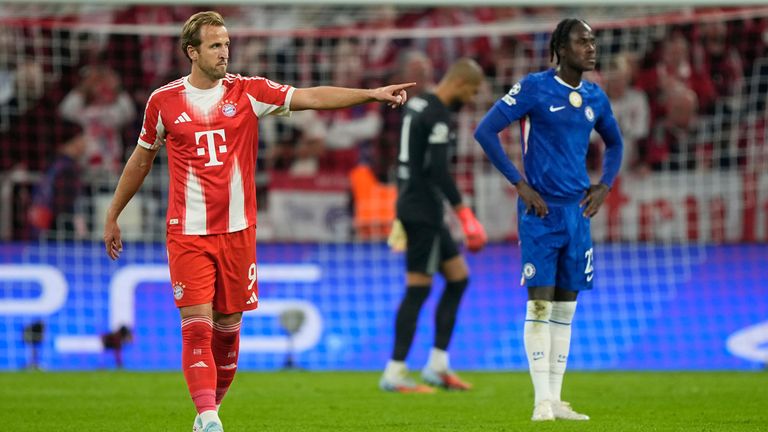 Bayern Münih'ten Harry Kane, tarafının üçüncü golüne karşı Chelsea
