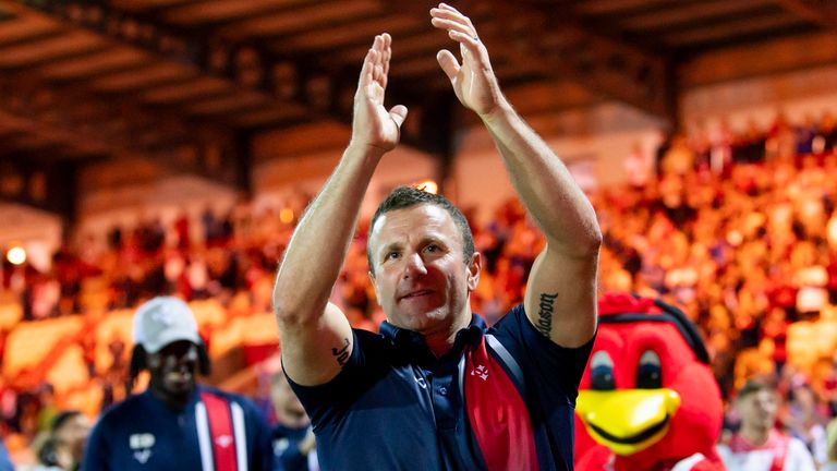 Hull KR's coach Willie Peters thanks the fans and supporters after his side win the Betfred Super League leaders trophy