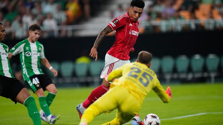 Igor Jesus equalises for Nottingham Forest at Real Betis