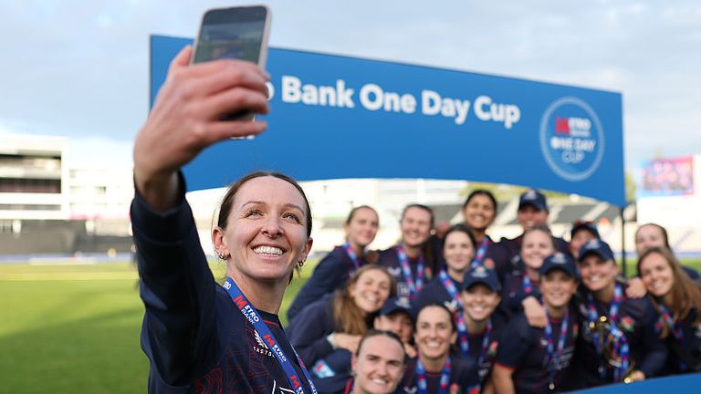 Kate Cross ajudou a liderar Lancashire à vitória no Metro Bank One Day Cup este ano