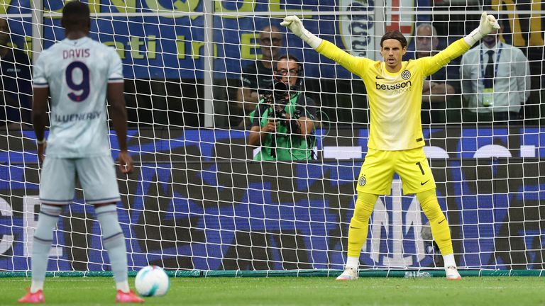 Keinan Davis of Udinese prepares to take a penalty during the Serie A match against Internazionale at San Siro