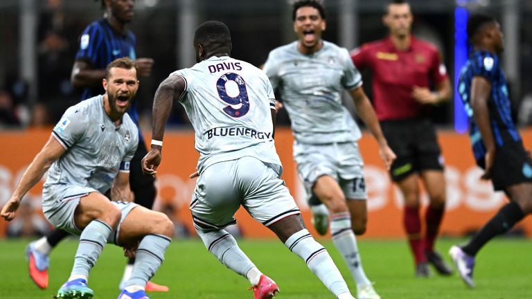 Keinan Davis of Udinese celebrates scoring his team's first goal during the Serie A match against Internazionale at San Siro