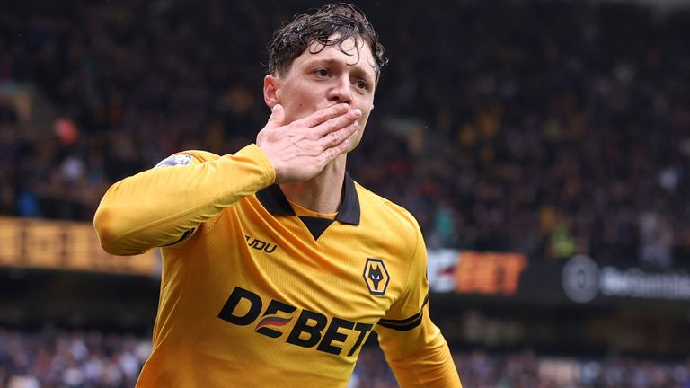 Ladislac Krejci comemora após abrir o placar do Wolves contra o Leeds