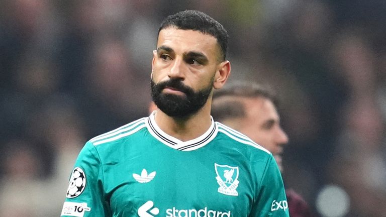 Liverpool are a mess and are not playing like a top team, says Jamie Carragher