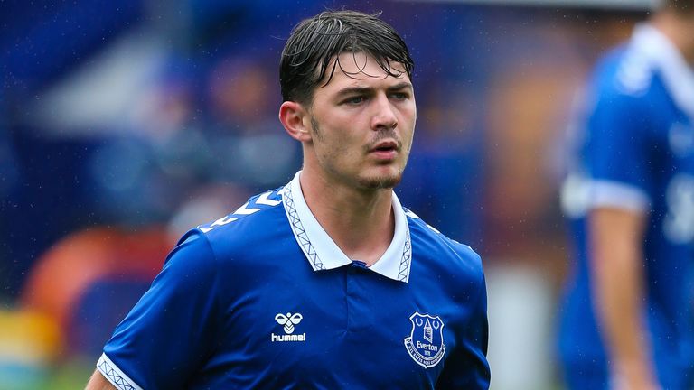 Mackenzie Hunt, Everton