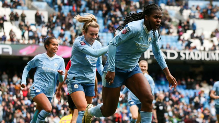 Shaw and Lauren Heimb spend a large part of last season on the sidelines