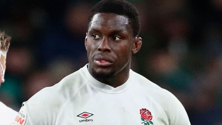 Maro Itoje dell'Inghilterra in campo dopo la partita contro l'Irlanda nel Sei Nazioni 2025 (AP Photo/Peter Morrison)