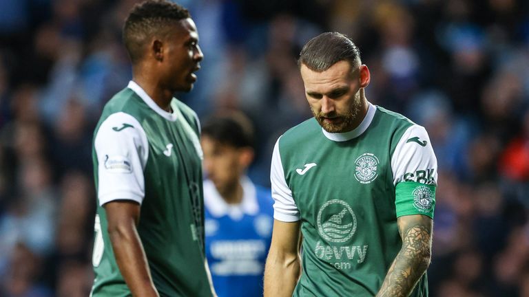GLASGOW, İskoçya - 20 Eylül: Hibernian'ın Martin Boyle, 20 Eylül 2025'te Glasgow, İskoçya'daki Ibrox Stadyumu'nda Rangers ve Hibernian arasındaki önde gelen spor kupası çeyrek final maçında kederli görünüyor. (Fotoğraf: Alan Harvey / SNS Group)