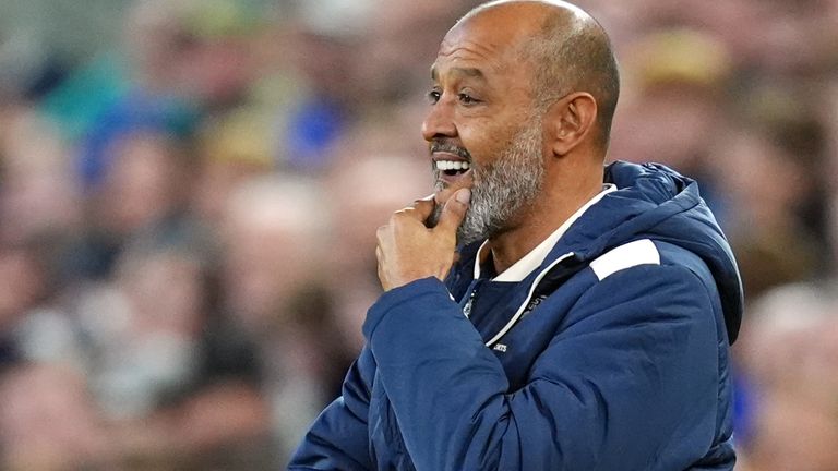 Il nuovo allenatore del West Ham Nuno Espirito Santo si prende cura di dopo che la sua squadra è rimasta indietro all'Everton