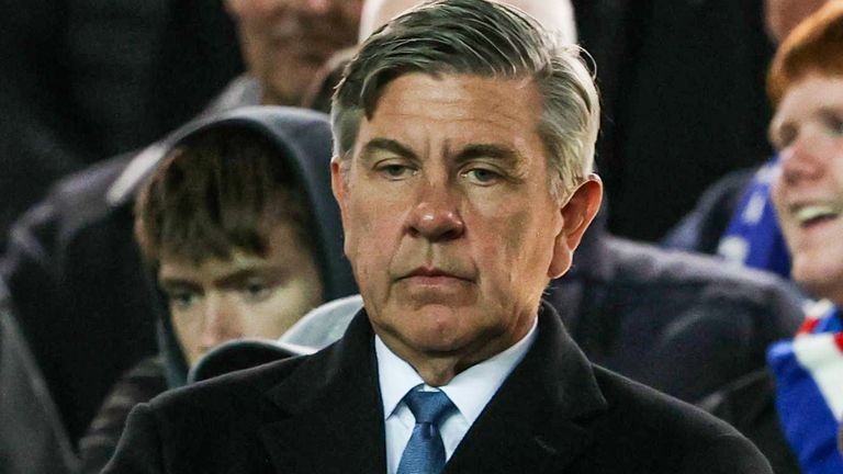 El presidente de los Rangers, Andrew Cavenagh, observó la derrota de la Europa League de los Rangers a Genk