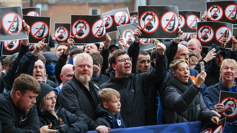Glasgow, Scotland - September 20: Rangers fans protested against director Russell Martin and CEO Patrick Stewart outside the field before a quarter -final match in the Sports Cup between Rangers and Haberniann at the Abrax Stadium, on September 20, 2025, in Glasgow, Scotland. (Photo by Alan Harvey / SNS)