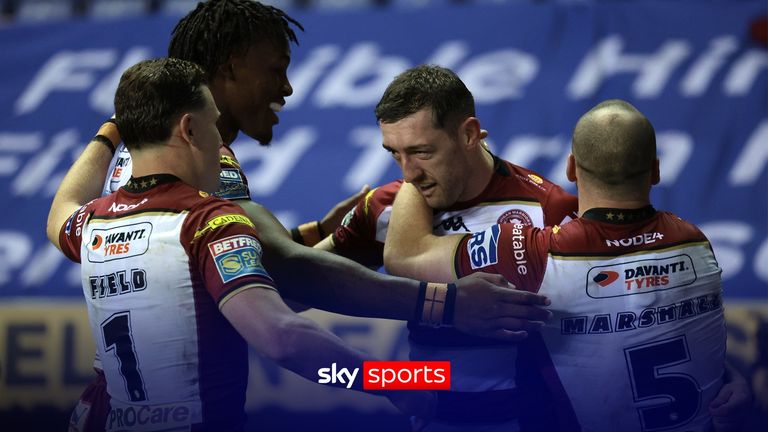 Jake Wardle, Wigan'ın gecenin dördüncü denemesini Leeds Rhinos'a karşı aldığı için kaçtı.