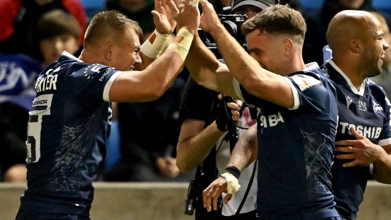 Joe Carpenter (left) celebrates his try