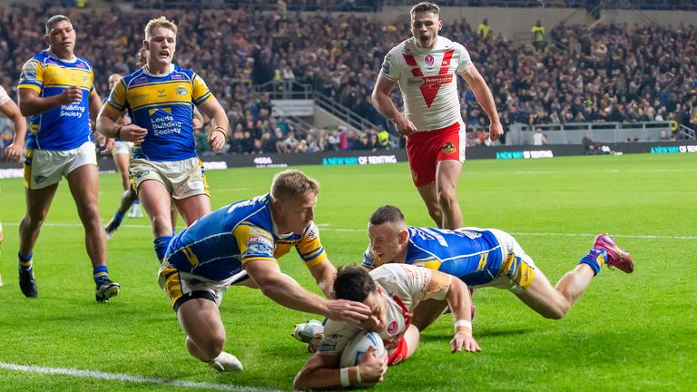 Picture by Allan McKenzie/SWpix.com - 27/09/2025 - Rugby League - Betfred Super League Eliminator - Leeds Rhinos v St Helens - AMT Headingley, Leeds, England - St Helens' Shane Wright scores the game-winning try on the last play of the game against Leeds.