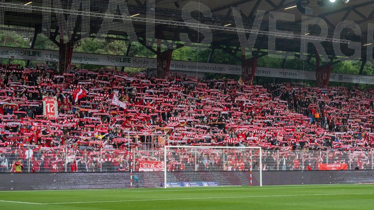 Una multitud de 20,132 partidarios de la Alianza Berlín en Stadion y Der Alte Försteranei en mayo para ver a Union vencer a FSV Gutsloh 6-0