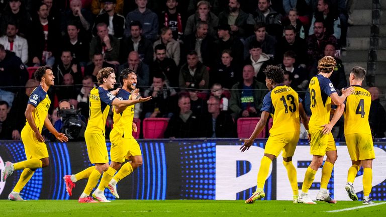Belgium Club Union Saint-Gilloise celebrando la primera victoria en 90 años en mayo y ahora ganó en la Liga de Campeones.