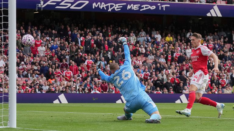 Arsenal's Viktor Gyokeres doubles their lead early in the second half (AP Photo/Kin Cheung)