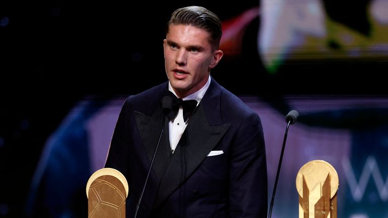 El delantero sueco de Arsenal, Victor Gaocares, habló el 22 de septiembre de 2021, en el Doctor de Teatro de París, después de recibir el Trofeo Muller de Guardia para el mejor delantero masculino durante el premio de fútbol francés 2021. (Fotos de Frank Fif / AFP)