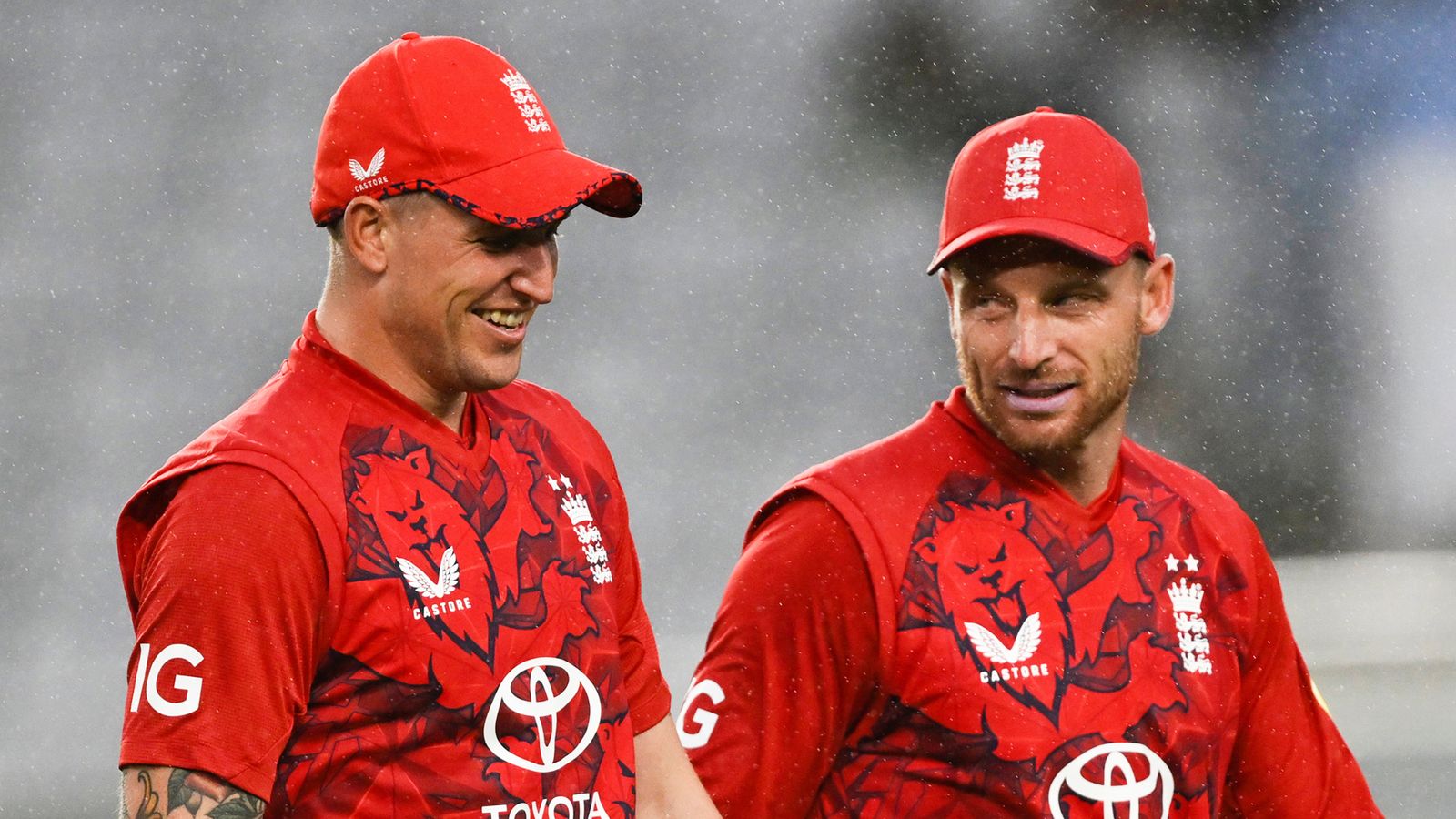 https://e0.365dm.com/25/10/1600x900/skysports-brydon-carse-jos-buttler_7059210.jpg?20251023102232