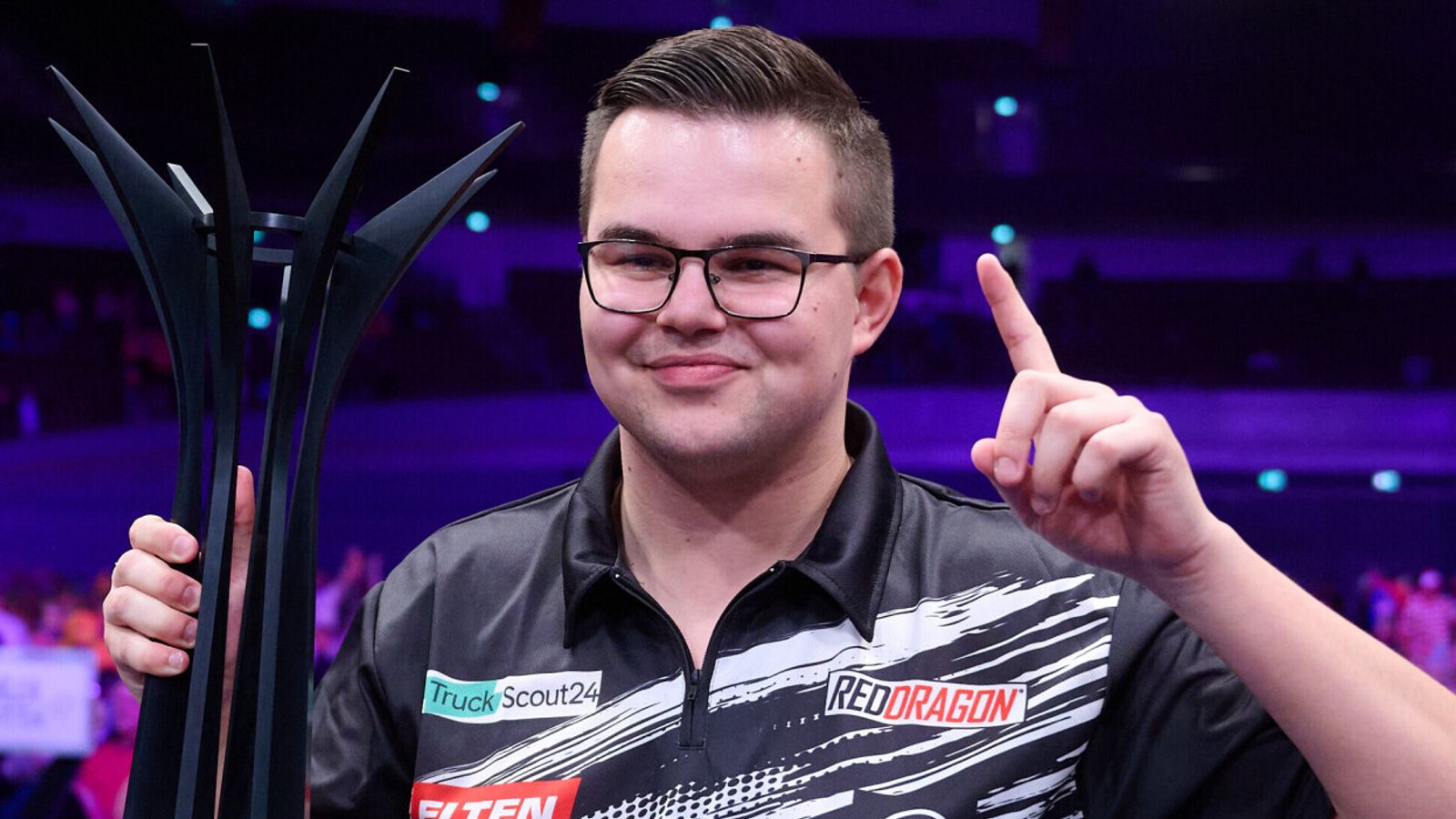 https://e0.365dm.com/25/10/1600x900/skysports-darts-gian-van-veen_7063810.jpg?20251027131039