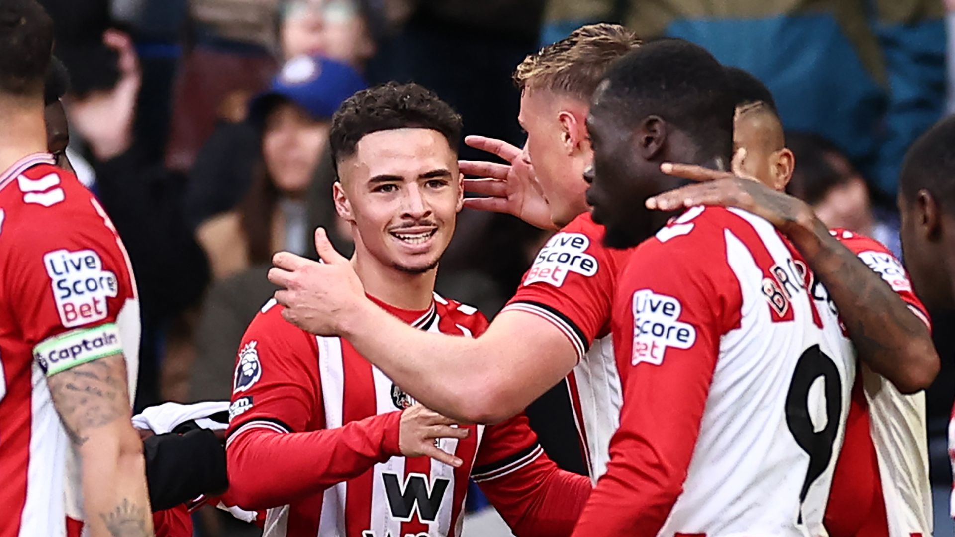 Sunderland stun Chelsea in stoppage time to go second in Premier League