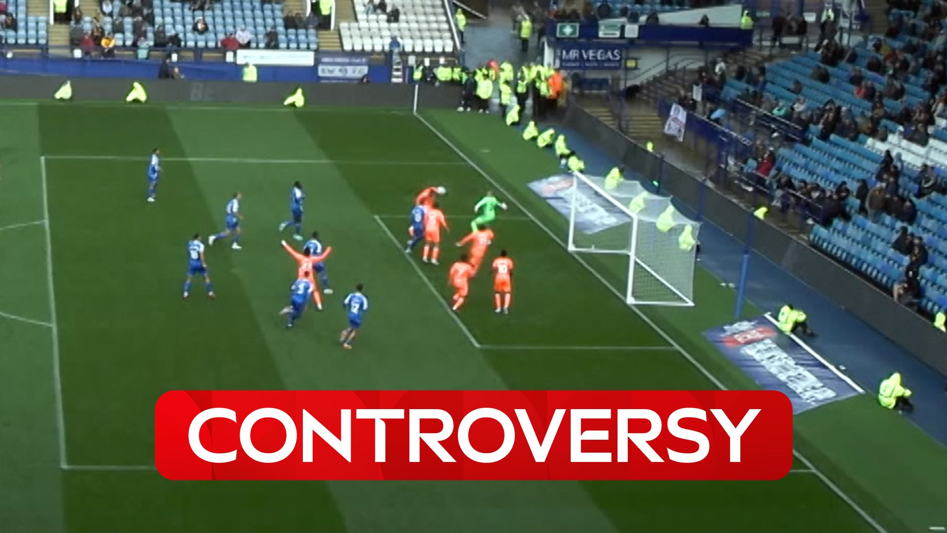 'It's a really poor decision' | Thomas makes it 3-0 despite being offside!