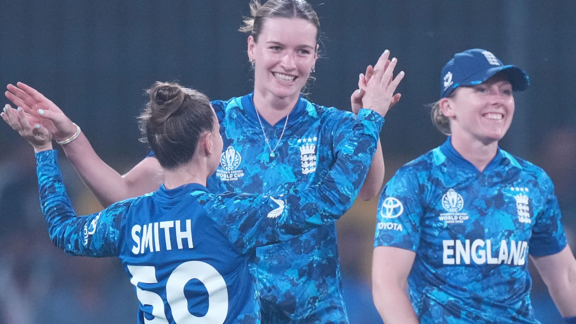 Bell claims early wicket as Australia chase 245 to beat England LIVE!